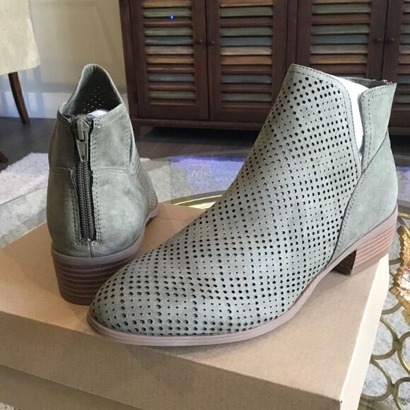 Francesca’s booties size 9 olive color - Picture 3 of 5